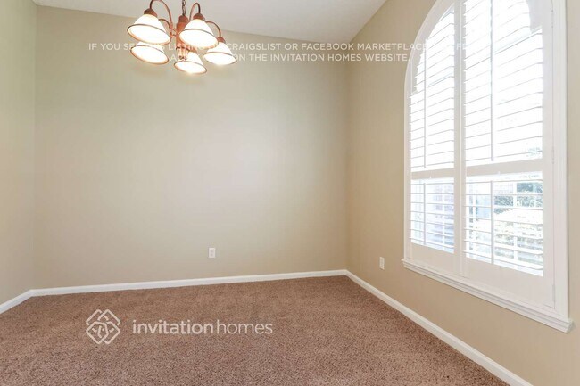 Building Photo - 2513 Royal Pointe Dr