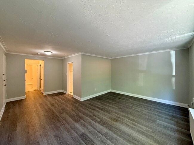 Building Photo - 1299 Bayview Av