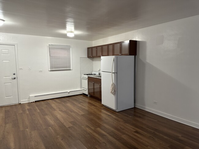 Kitchen - 420 S Maple Ave