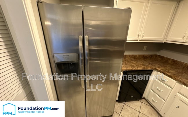 Building Photo - 3356 Coachouse Cove