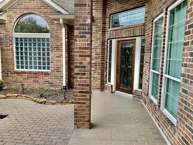 Building Photo - 2412 Monaldo Dr