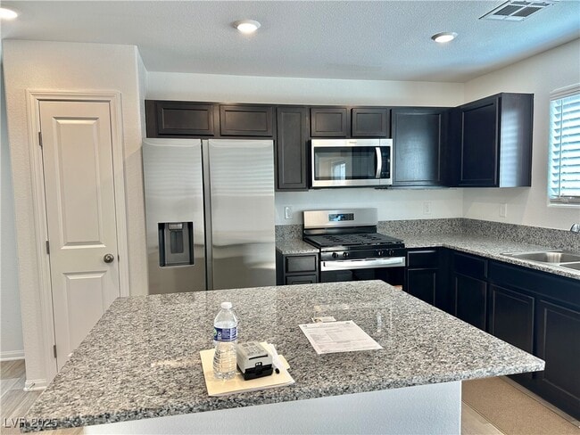 Building Photo - 6017 Swift Lariat St