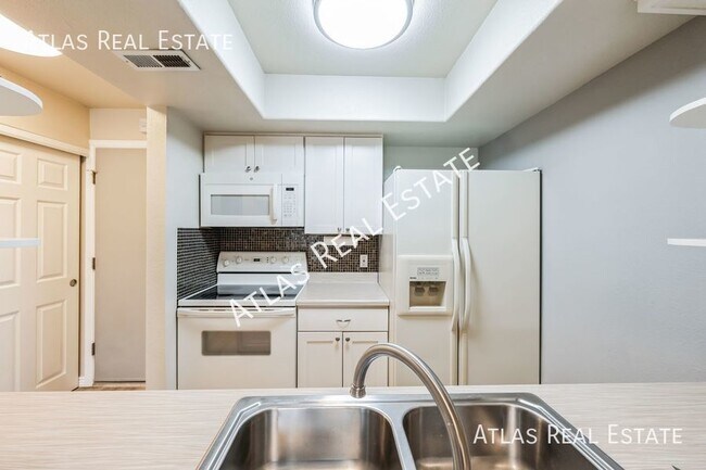 Building Photo - Charming 1 Bedroom Apartment in Aurora, CO...