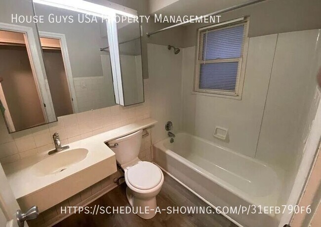 Foto del edificio - 4616 E Linwood Blvd