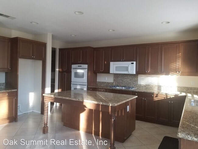 Foto del edificio - 29258 Discovery Ridge Dr