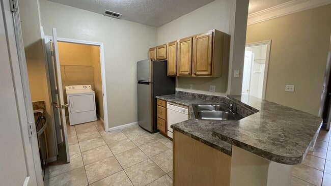 Building Photo - 17954 Villa Creek Dr