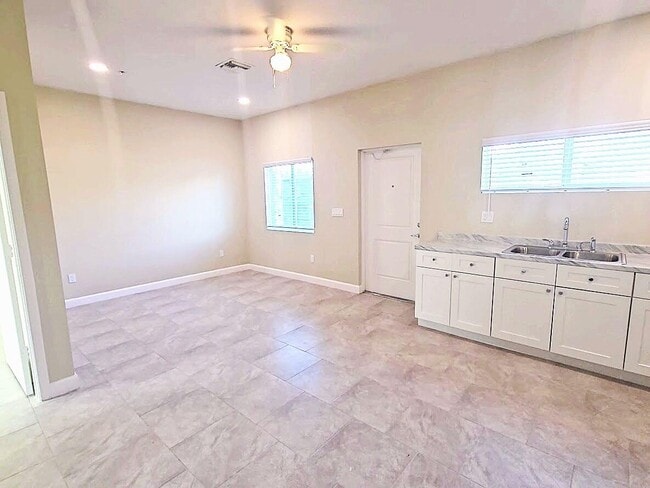 Foto del edificio - 4955 Serafica Dr