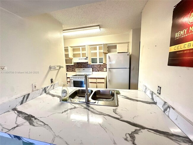 Foto del edificio - 530 S Park Rd