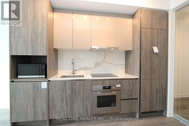 Photo du bâtiment - 180 Front St E