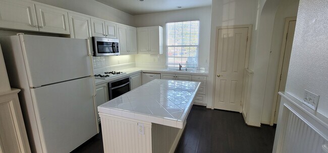 Building Photo - 60 Sorenson