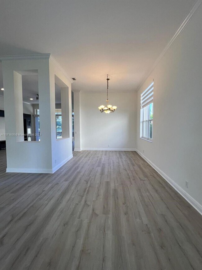 Foto del edificio - 2408 Deer Creek Rd