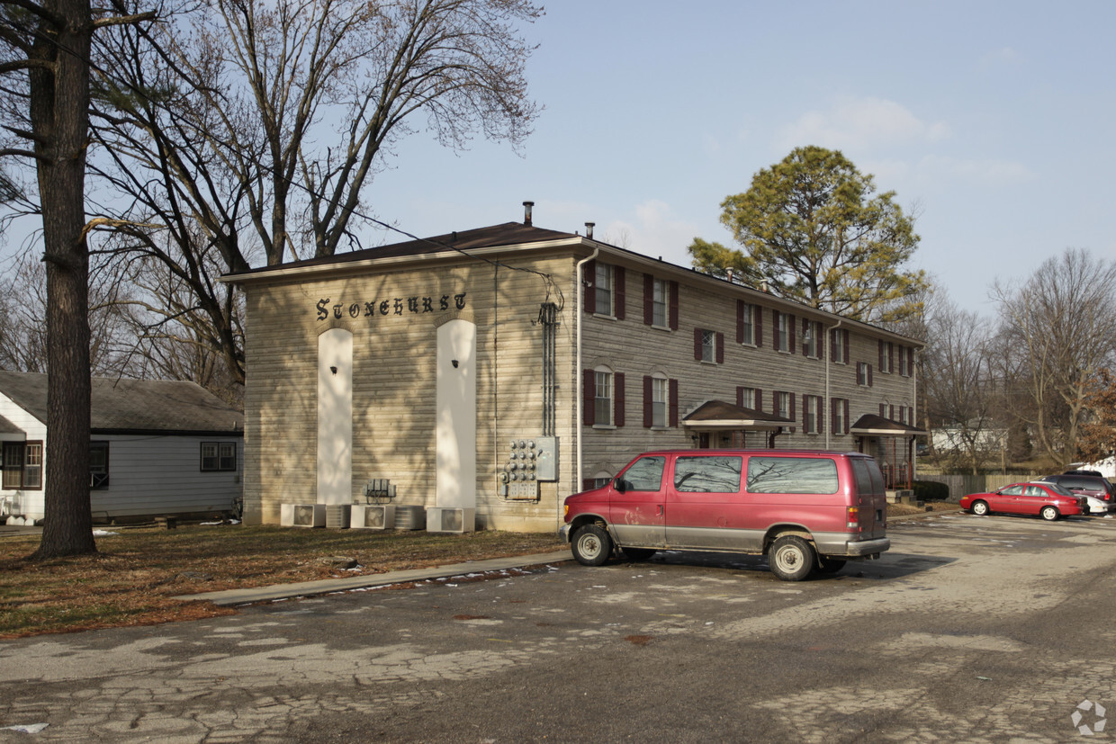 Primary Photo - Stonehurst Apartments