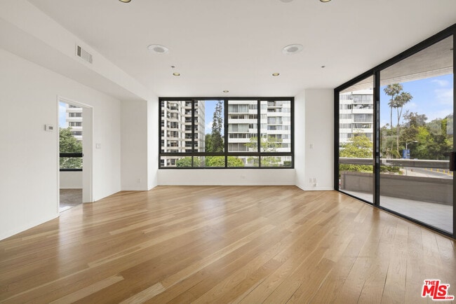 Building Photo - 10430 Wilshire Blvd