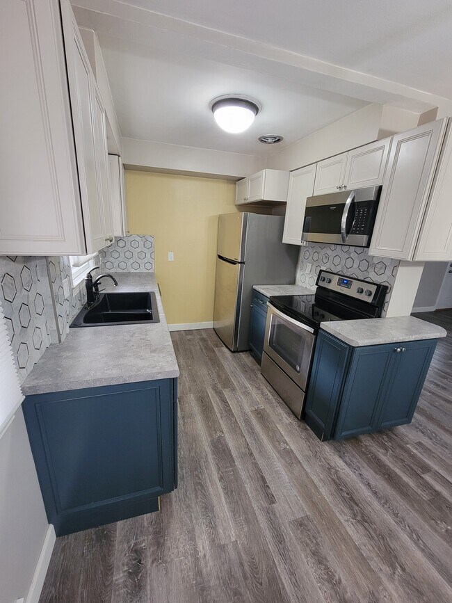 Kitchen - 707 E 19th St