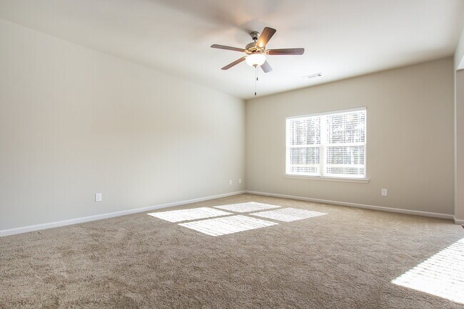 Building Photo - 62 Fern Walk