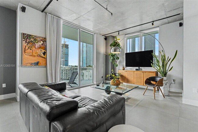 Foto del edificio - 2275 Biscayne Blvd