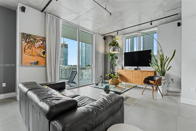 Building Photo - 2275 Biscayne Blvd