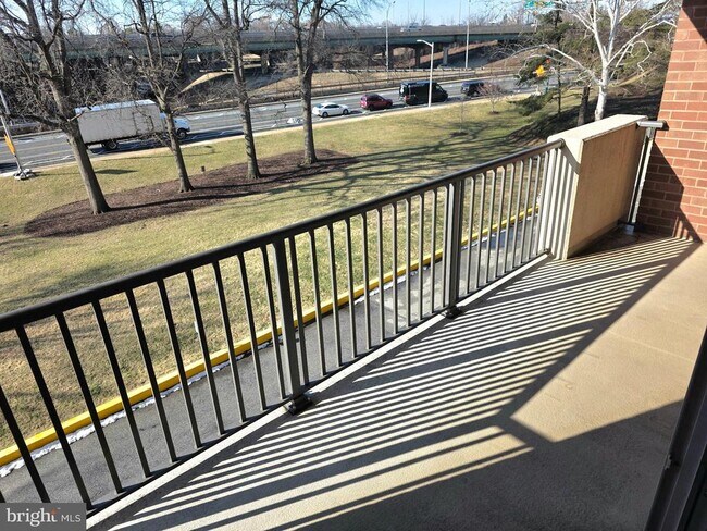 Foto del edificio - 1300 Army Navy Dr