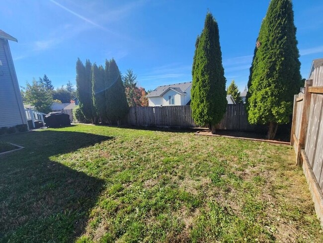 Building Photo - 19420 Valley View Dr