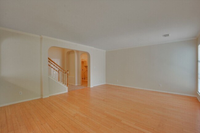 Building Photo - 3 Bedroom, 2.5 Bath Home in North Austin