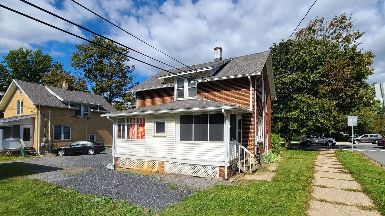 Building Photo - Classic 2 Story Brick Home on North Atherton