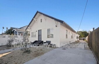 Building Photo - 730 E 48th St