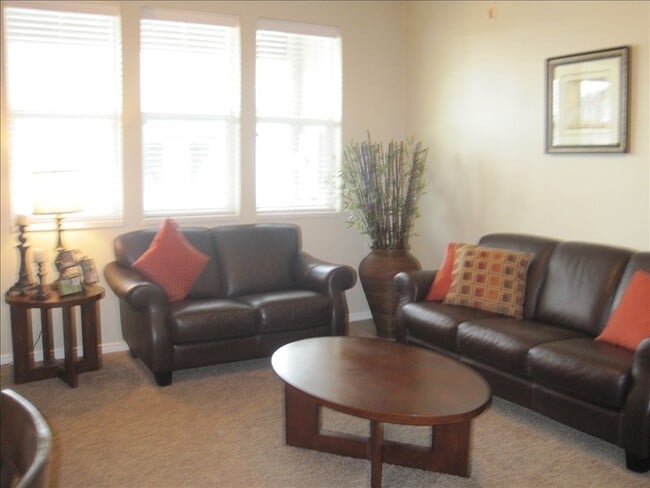Photo - 911 Halstead Dr (North Salt Lake, UT) Townhome