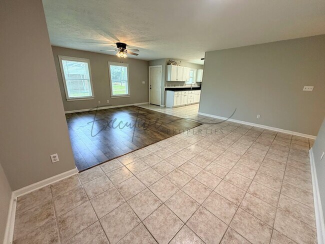 Foto del edificio - Spacious 3BR/2BA Duplex Near McNeese
