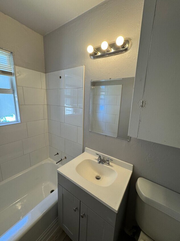 Foto del edificio - 3 bed 1 bath ready for move in , Okc schools!