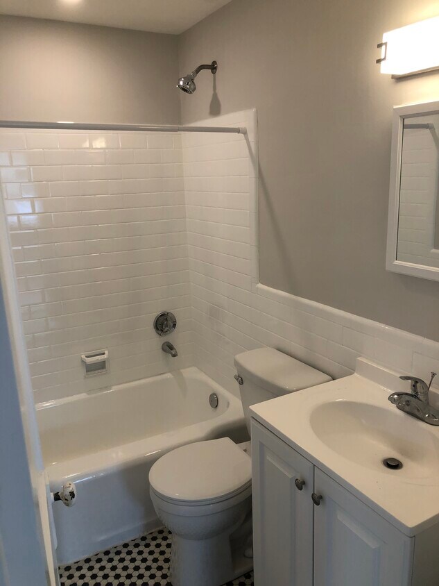 bathroom - 292 Washington St