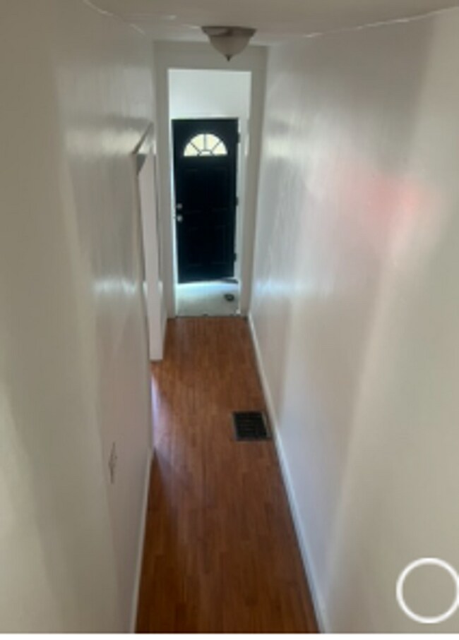 Building Photo - Newly renovated 3BR 1 bath