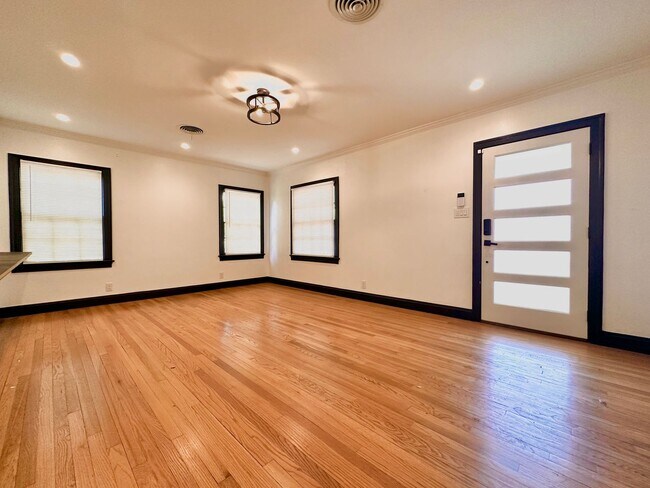 Building Photo - Cherrywood 3x2 + Detached Studio/At-Home O...