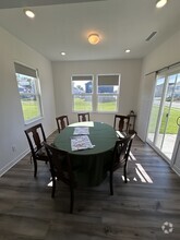 Building Photo - 2060 Dixon Crk Dr