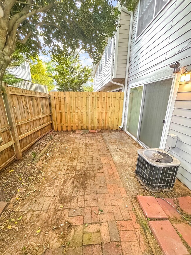 Building Photo - 2372 Farmstead Cir
