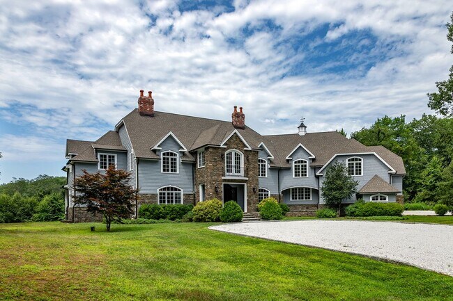 Foto del edificio - 247 Roxbury Rd