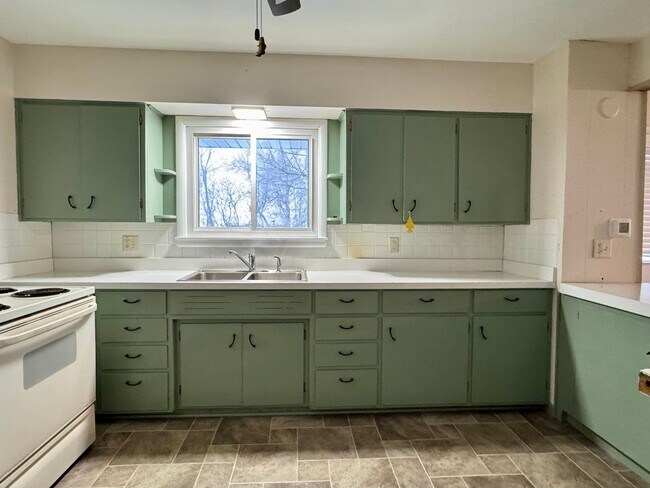 Building Photo - Charming 2-Bedroom Country Home with Garage Near Eau Claire