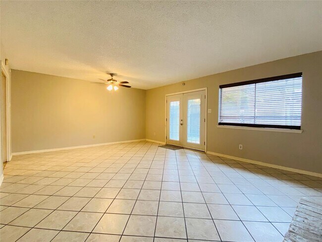 Foto del edificio - 14224 Misty Meadow Ln