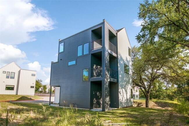 Foto del edificio - 3807 E 51st St
