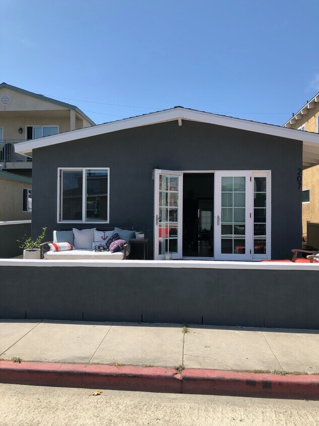 Primary Photo - 207 42nd St
