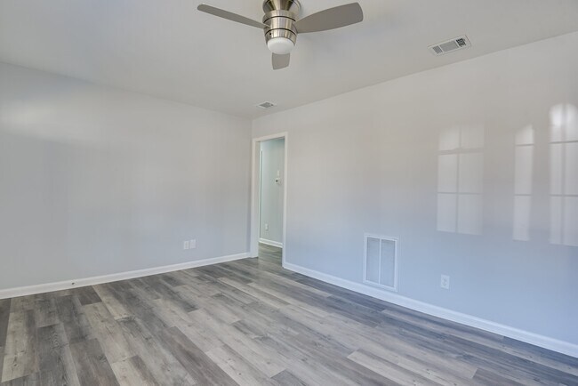Foto del edificio - 1709 Forest Creek Ct