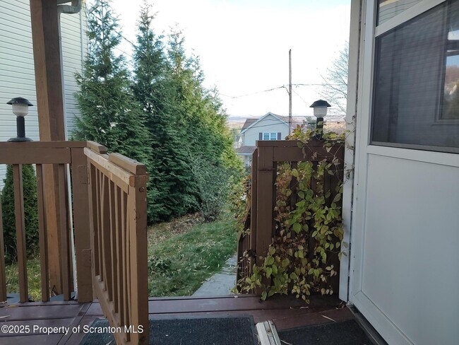 Foto del edificio - 1023 Carmalt St