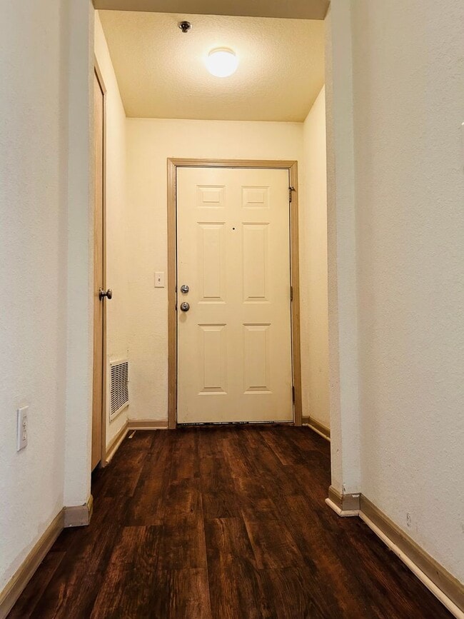 Building Photo - Recent Updates, Great Location!