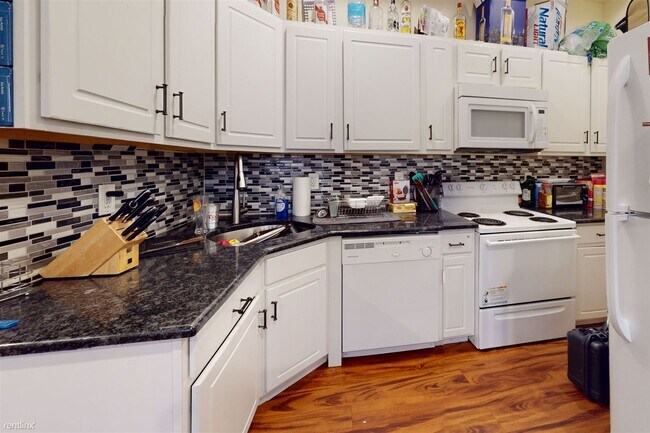Foto del edificio - 3 br, 3 bath 4plex - 1700 CECIL B MOORE AV...
