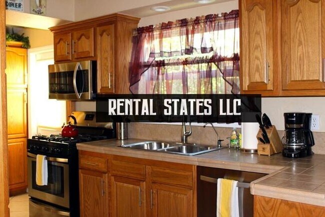 Building Photo - 3 bedroom in Anaheim CA 92802