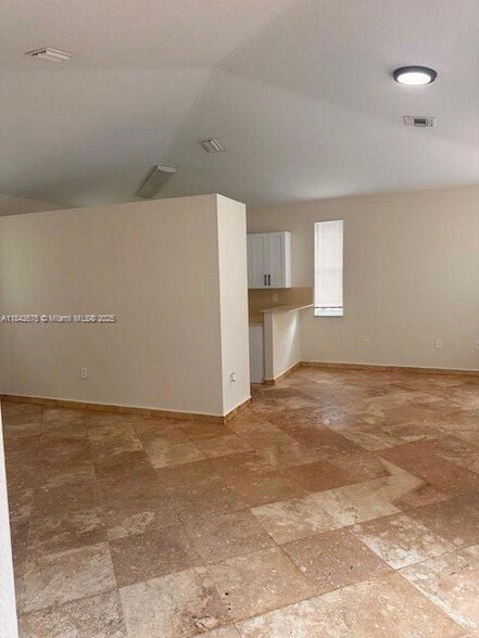 Foto del edificio - 21733 Ingraham Ave Rd