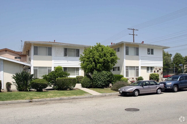 Building Photo - 13440 Burbank Blvd