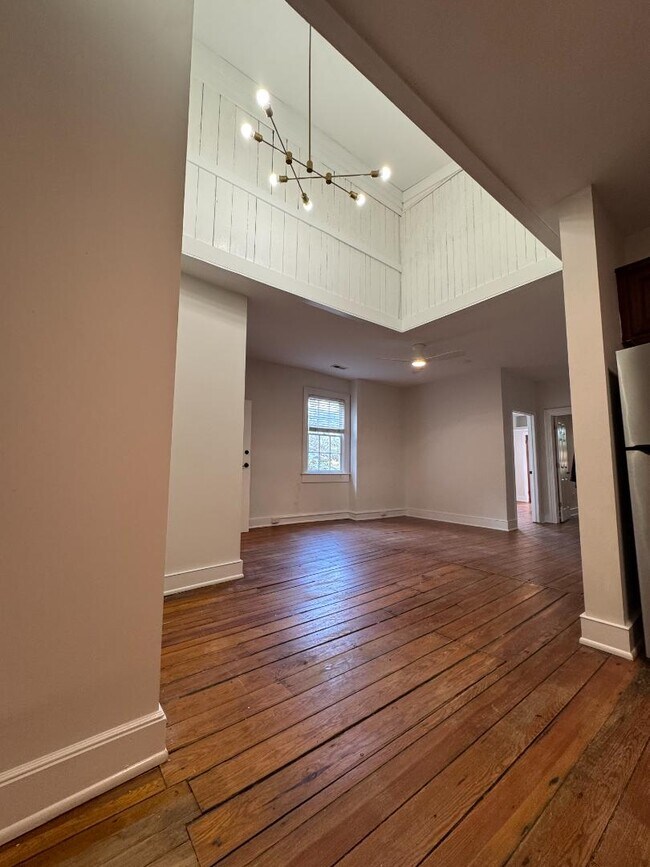 Foto del edificio - 404 N Sycamore St
