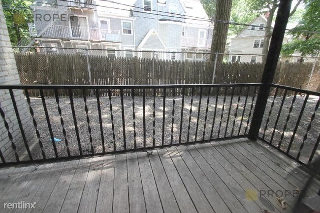 Foto del edificio - 2 br, 1 bath  - 127 Sutherland Rd # 3