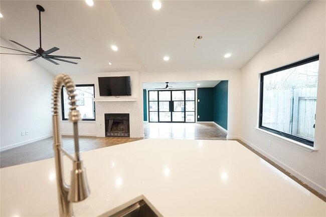 Foto del edificio - 8006 Tiffany Dr