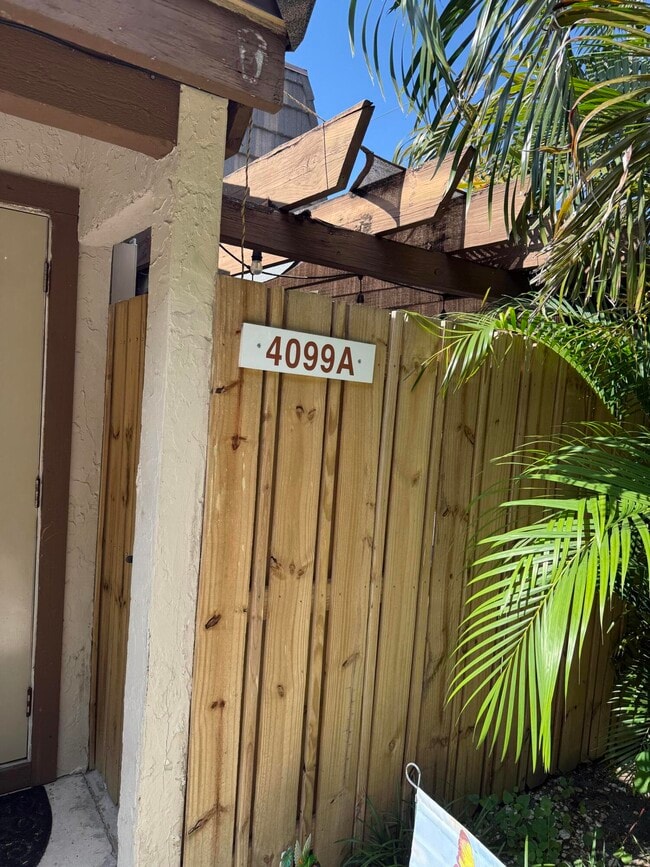 Building Photo - 4099 Palm Bay Cir